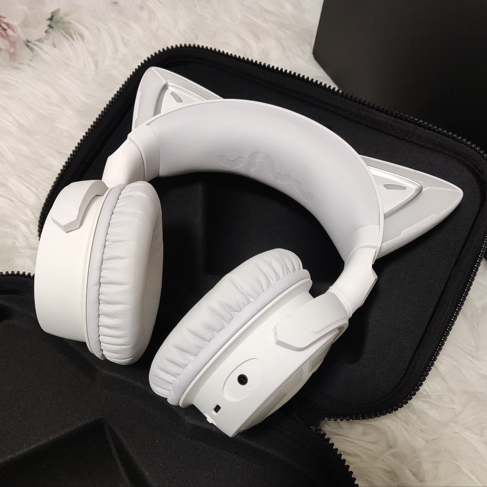 ✨Host Pick✨ Yowu cat ear headphones 4GS white